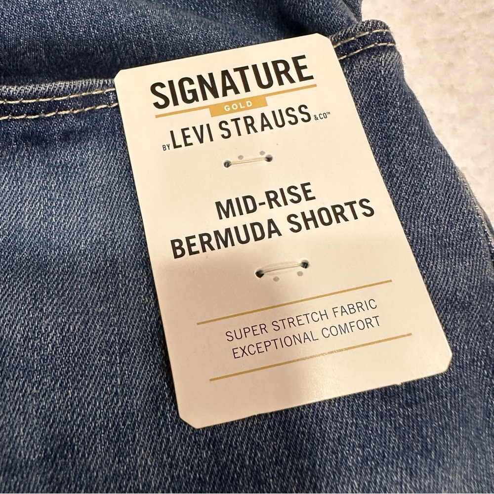 Women’s Levi’s Bermuda Jean Shorts - Picture 5 of 12